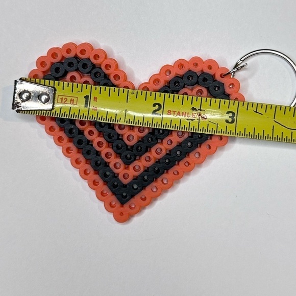 Black and orange heart keychain handmade with perler beads - Picture 3 of 4